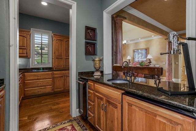 10462 S Oakcrest Lane, Olathe, KS 66061