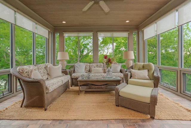 10462 S Oakcrest Lane, Olathe, KS 66061