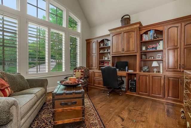 10462 S Oakcrest Lane, Olathe, KS 66061