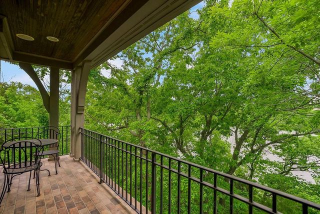 10462 S Oakcrest Lane, Olathe, KS 66061