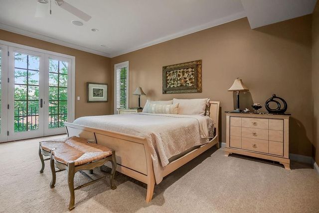 10462 S Oakcrest Lane, Olathe, KS 66061