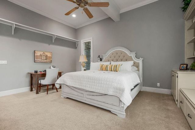 10462 S Oakcrest Lane, Olathe, KS 66061