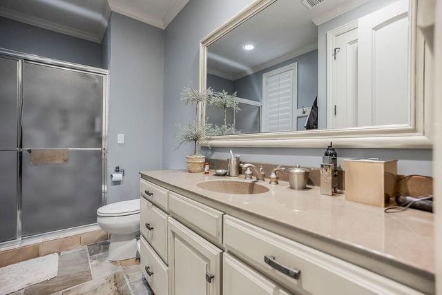 10462 S Oakcrest Lane, Olathe, KS 66061