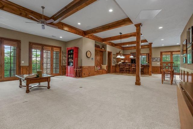 10462 S Oakcrest Lane, Olathe, KS 66061