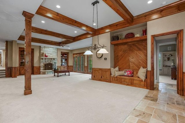 10462 S Oakcrest Lane, Olathe, KS 66061