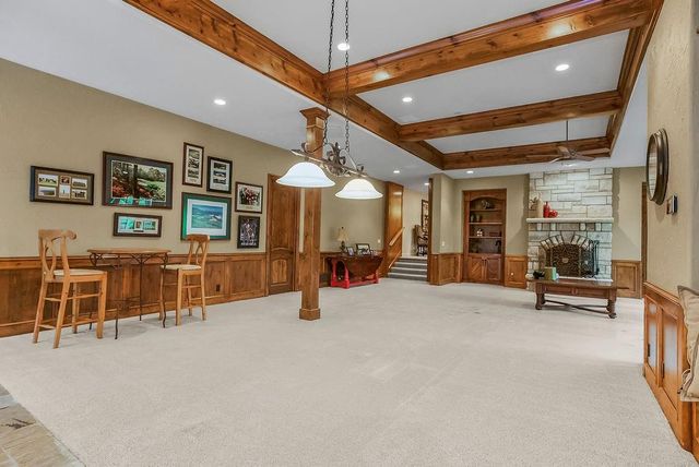 10462 S Oakcrest Lane, Olathe, KS 66061
