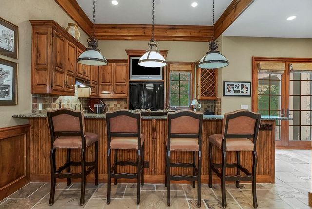 10462 S Oakcrest Lane, Olathe, KS 66061