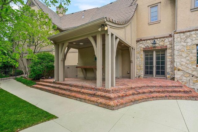 10462 S Oakcrest Lane, Olathe, KS 66061