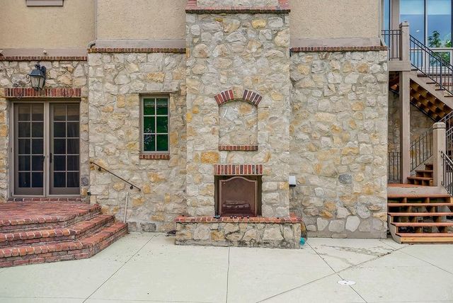 10462 S Oakcrest Lane, Olathe, KS 66061