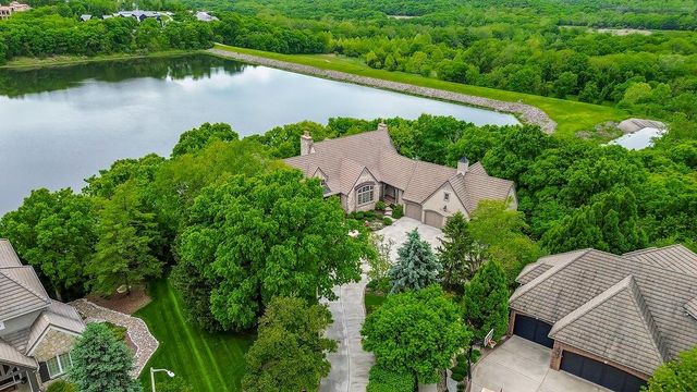10462 S Oakcrest Lane, Olathe, KS 66061