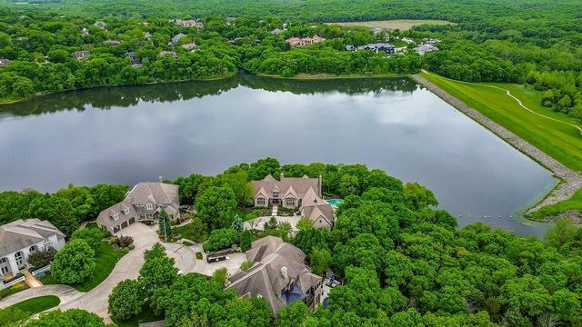 10462 S Oakcrest Lane, Olathe, KS 66061