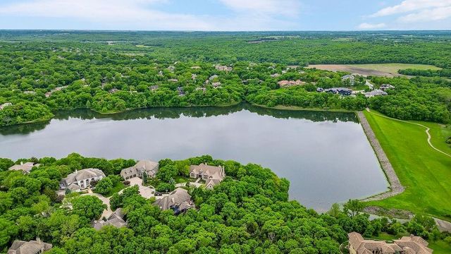 10462 S Oakcrest Lane, Olathe, KS 66061