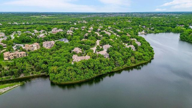 10462 S Oakcrest Lane, Olathe, KS 66061