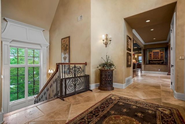 10462 S Oakcrest Lane, Olathe, KS 66061
