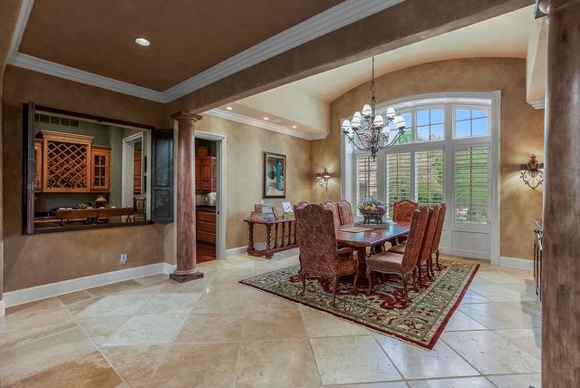 10462 S Oakcrest Lane, Olathe, KS 66061