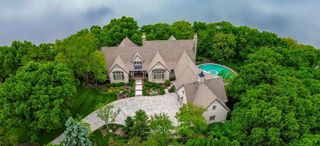 10462 S Oakcrest Lane, Olathe, KS 66061