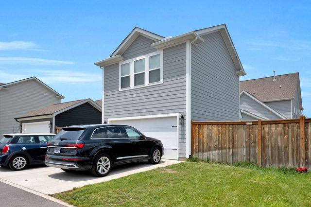 373 Hammock Ln, Spring Hill, TN 37174