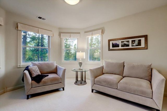 11174 Lower Circle Dr, Grass Valley, CA 95949