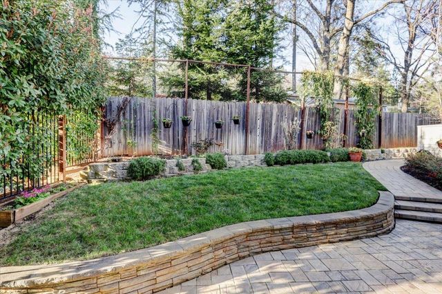 11174 Lower Circle Dr, Grass Valley, CA 95949