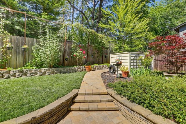 11174 Lower Circle Dr, Grass Valley, CA 95949
