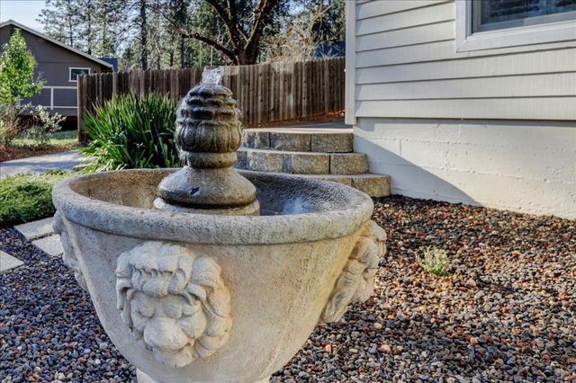 11174 Lower Circle Dr, Grass Valley, CA 95949