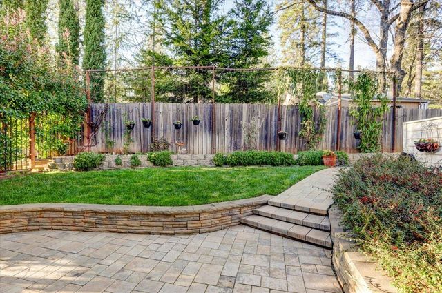 11174 Lower Circle Dr, Grass Valley, CA 95949