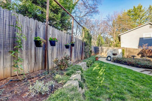 11174 Lower Circle Dr, Grass Valley, CA 95949