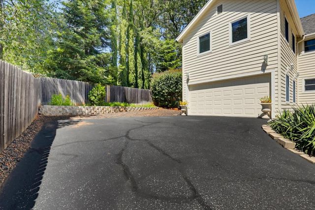 11174 Lower Circle Dr, Grass Valley, CA 95949