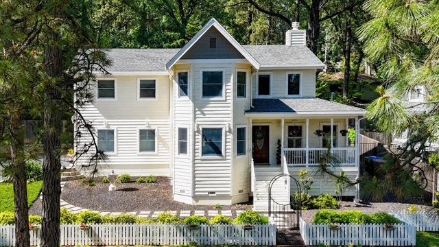 11174 Lower Circle Dr, Grass Valley, CA 95949