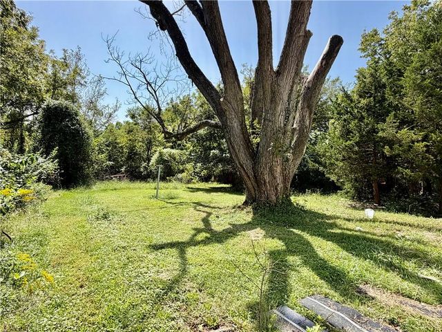 7727 E 55th Street, Kansas City, MO 64129