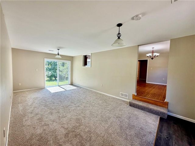 7727 E 55th Street, Kansas City, MO 64129