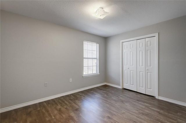 200 Hall DR B, Elgin, TX 78621