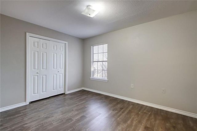 200 Hall DR B, Elgin, TX 78621