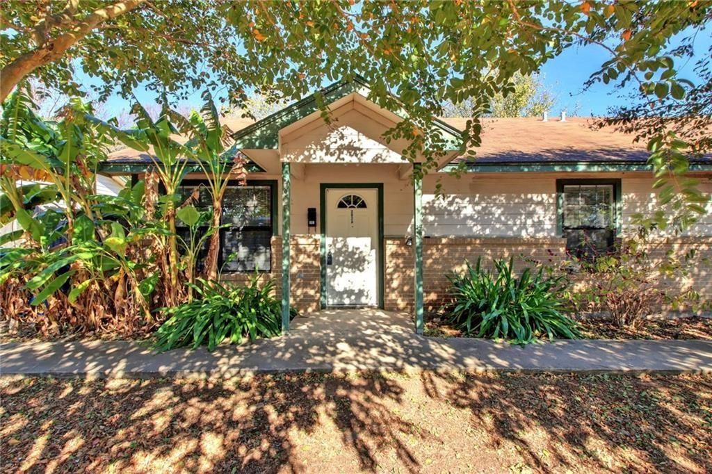 200 Hall DR B, Elgin, TX 78621
