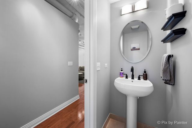 565 W Quincy Street 704, Chicago, IL 60661