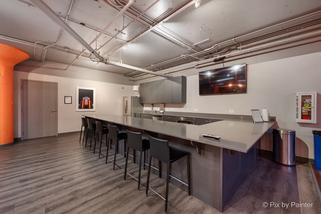 565 W Quincy Street 704, Chicago, IL 60661