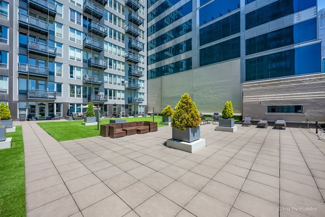 565 W Quincy Street 704, Chicago, IL 60661
