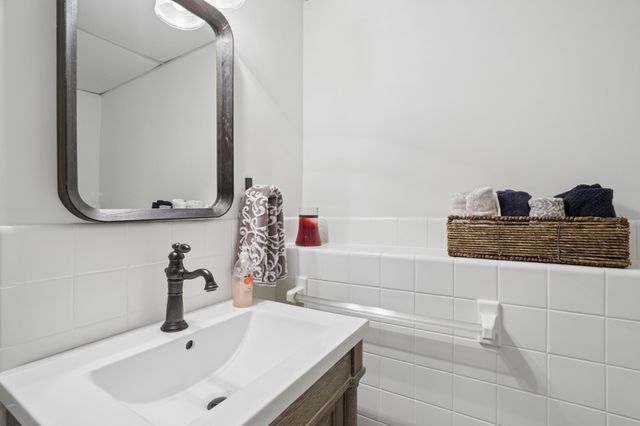 5770 Main Street W, Maple Plain, MN 55359