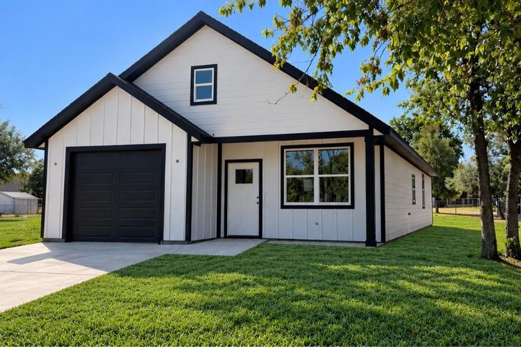 313 Timberline Drive, Granbury, TX 76048 — exterior