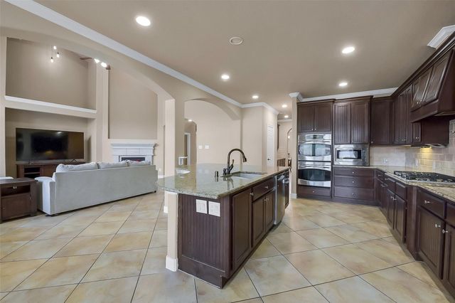 2413 Mountain Falls Court, Friendswood, TX 77546