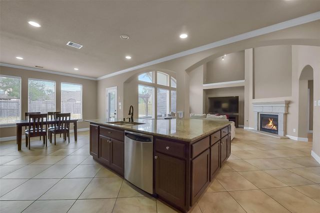 2413 Mountain Falls Court, Friendswood, TX 77546