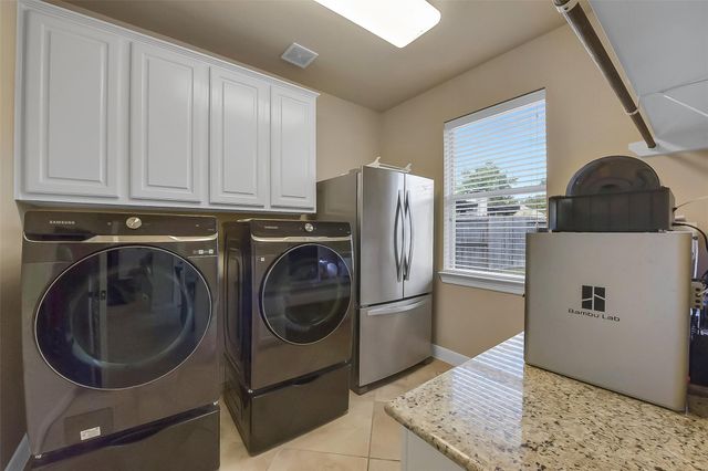 2413 Mountain Falls Court, Friendswood, TX 77546