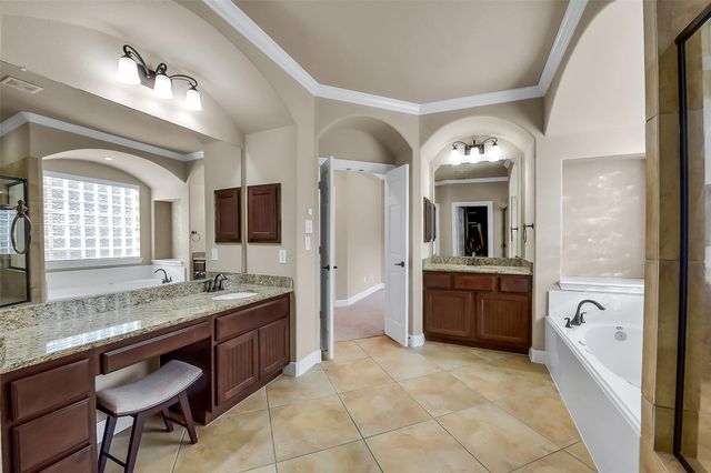 2413 Mountain Falls Court, Friendswood, TX 77546