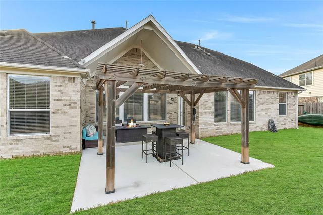 2413 Mountain Falls Court, Friendswood, TX 77546