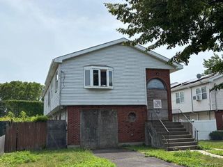 13 Merril Place, Inwood, NY 11096