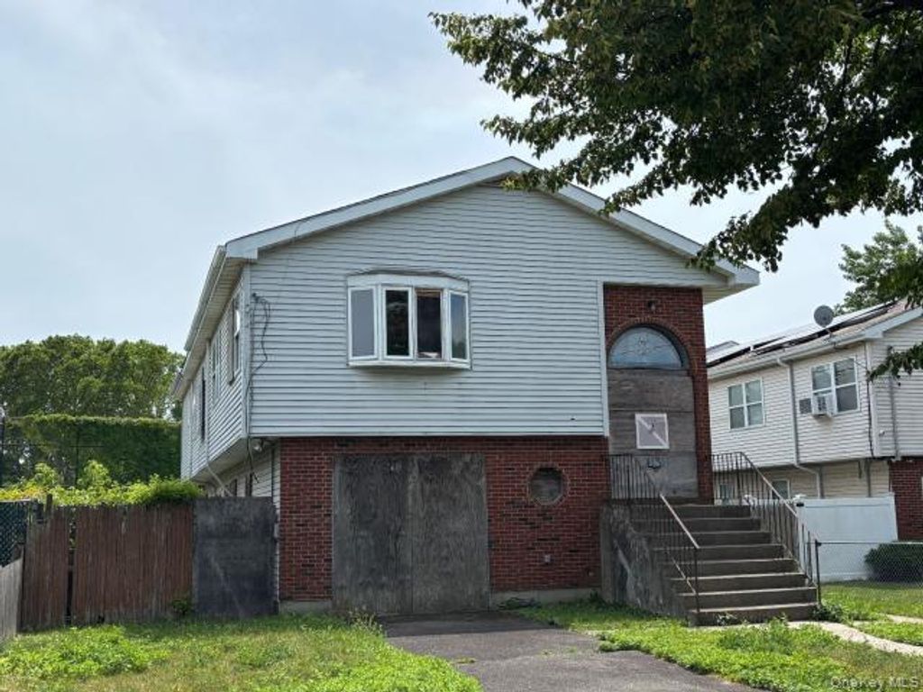 13 Merril Place, Inwood, NY 11096