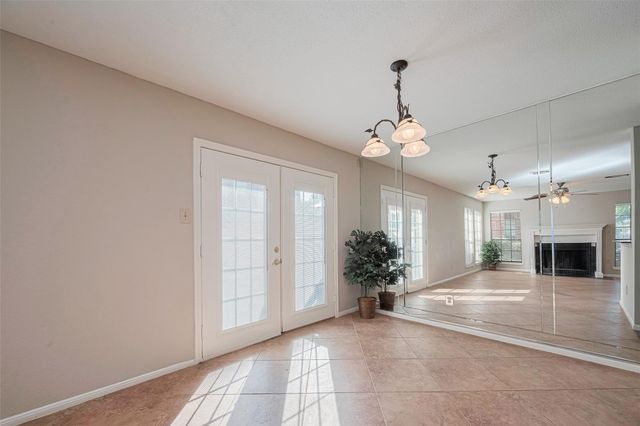 2211 S Kirkwood Road 19, Houston, TX 77077