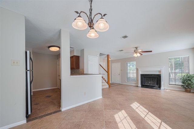 2211 S Kirkwood Road 19, Houston, TX 77077