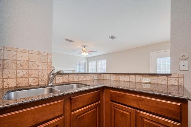 2211 S Kirkwood Road 19, Houston, TX 77077