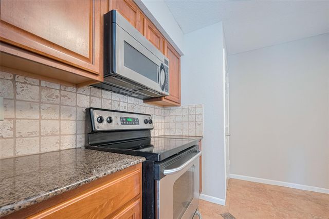 2211 S Kirkwood Road 19, Houston, TX 77077